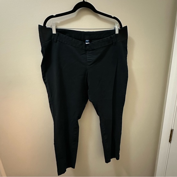 Black maternity pants, old navy pixie - Picture 1 of 1